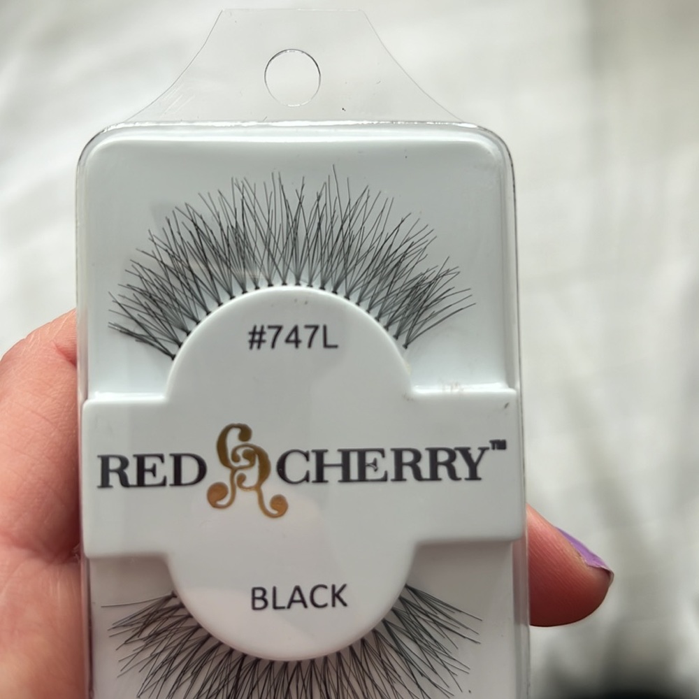 Lashes - Picture 2 of 3